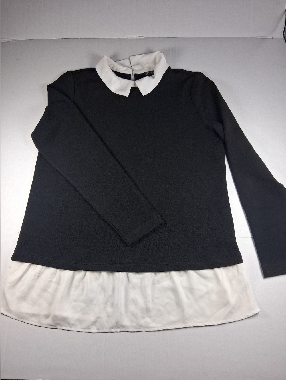 Adrianna Papell Women's Black Sweater Medium White Collar Long Sleeve